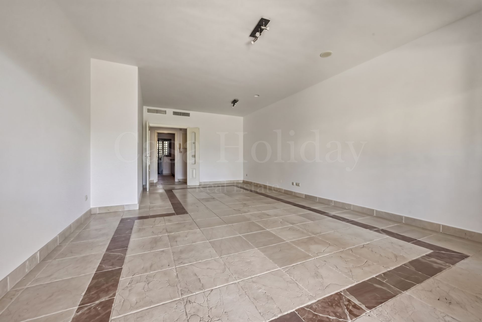 Ground Floor Apartment in Benatalaya, Estepona