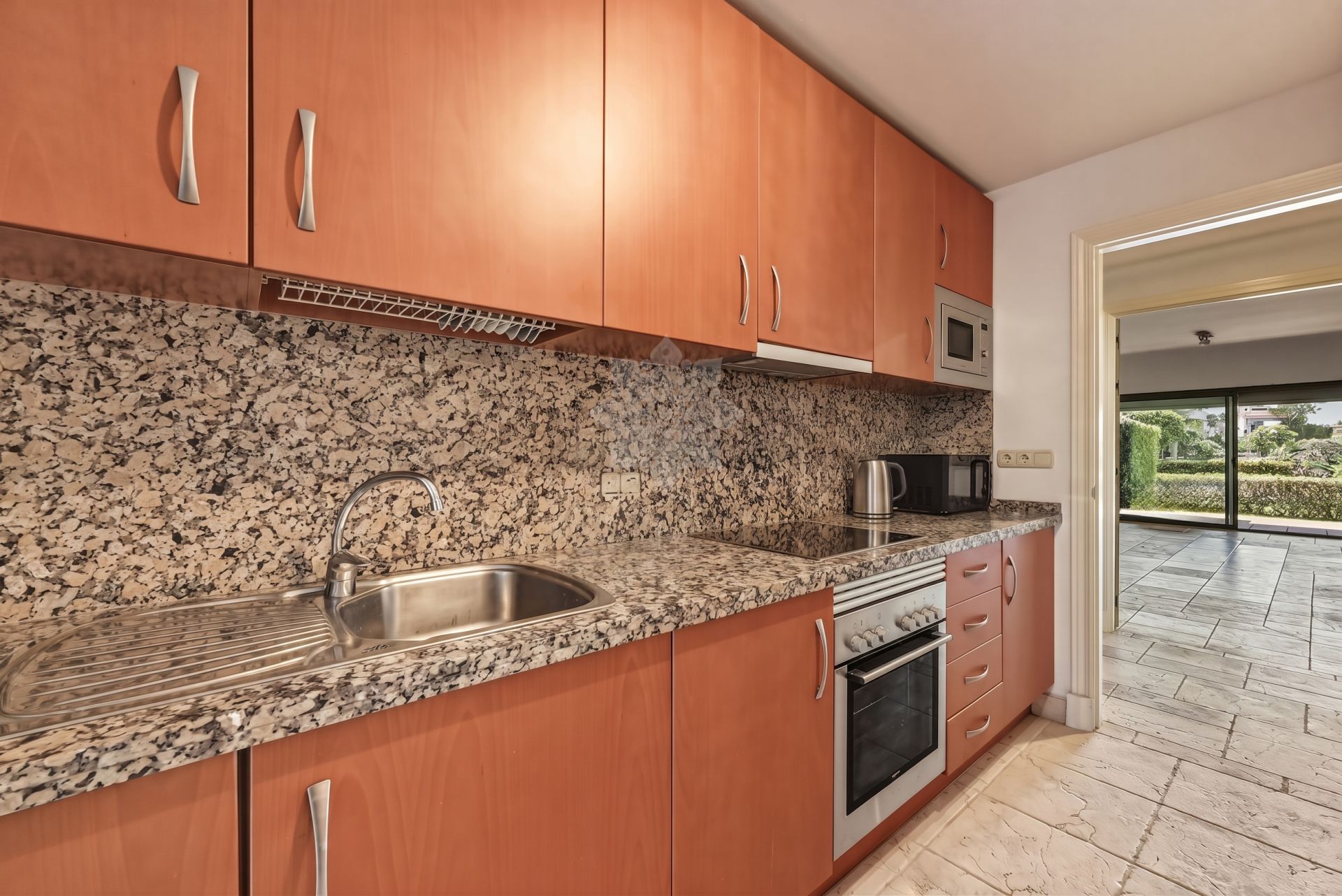 Ground Floor Apartment in Benatalaya, Estepona