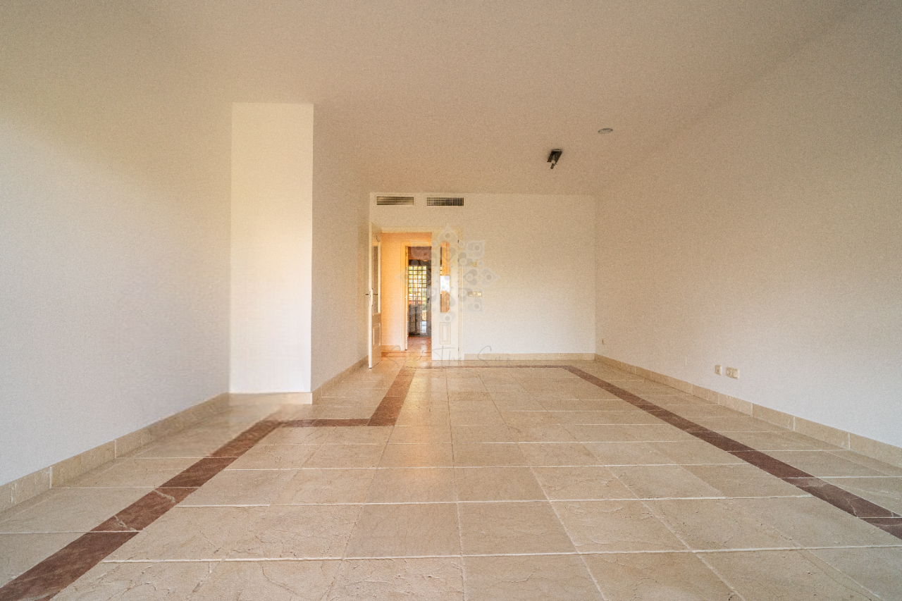 Ground Floor Apartment in Benatalaya, Estepona