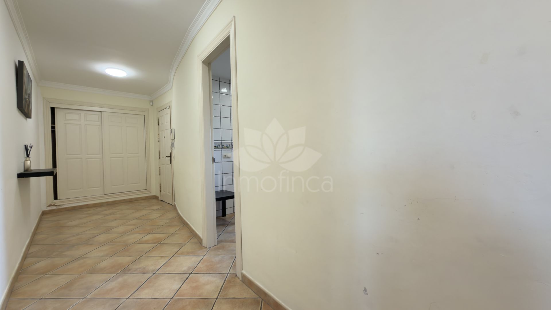 Apartment in El Paraiso Playa, Estepona