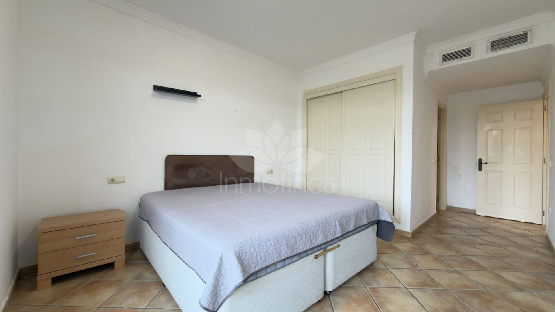 Apartment in El Paraiso Playa, Estepona