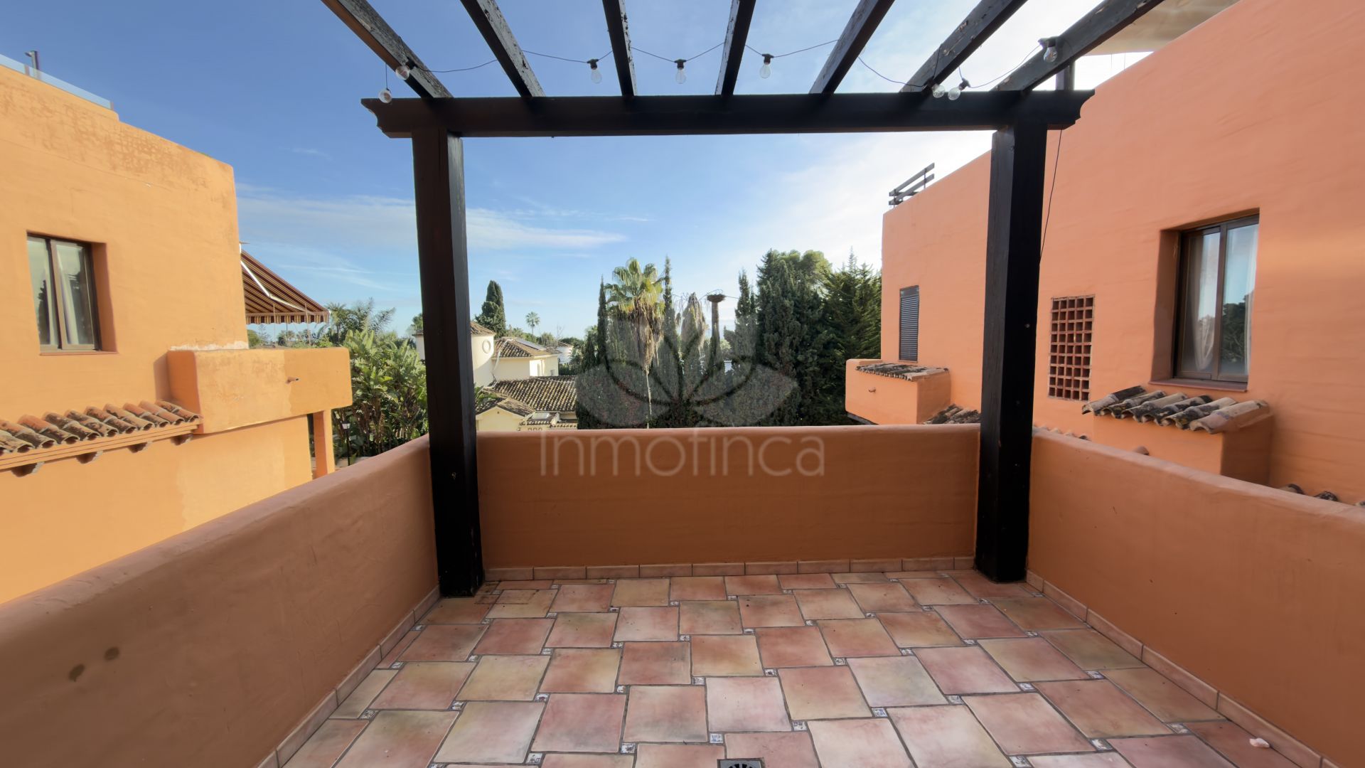 Apartment in El Paraiso Playa, Estepona