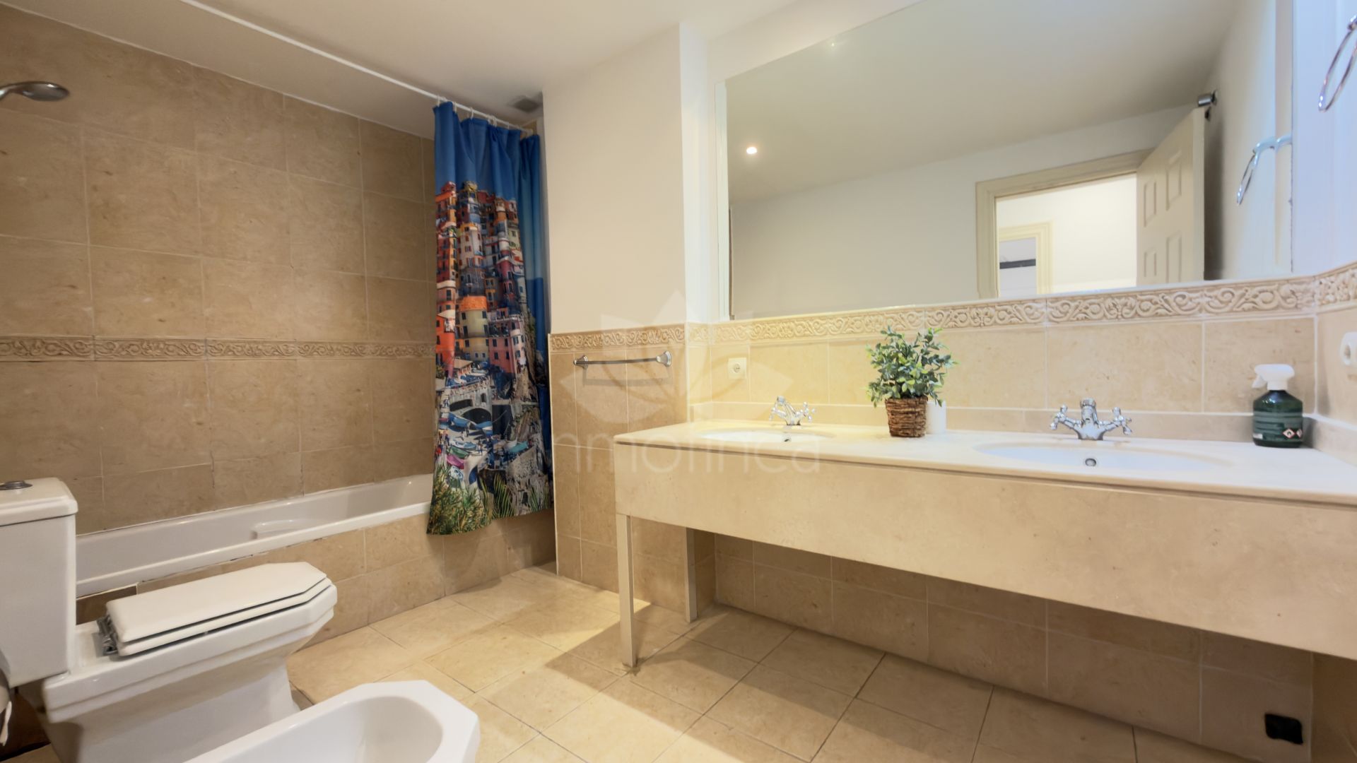 Apartment in El Paraiso Playa, Estepona