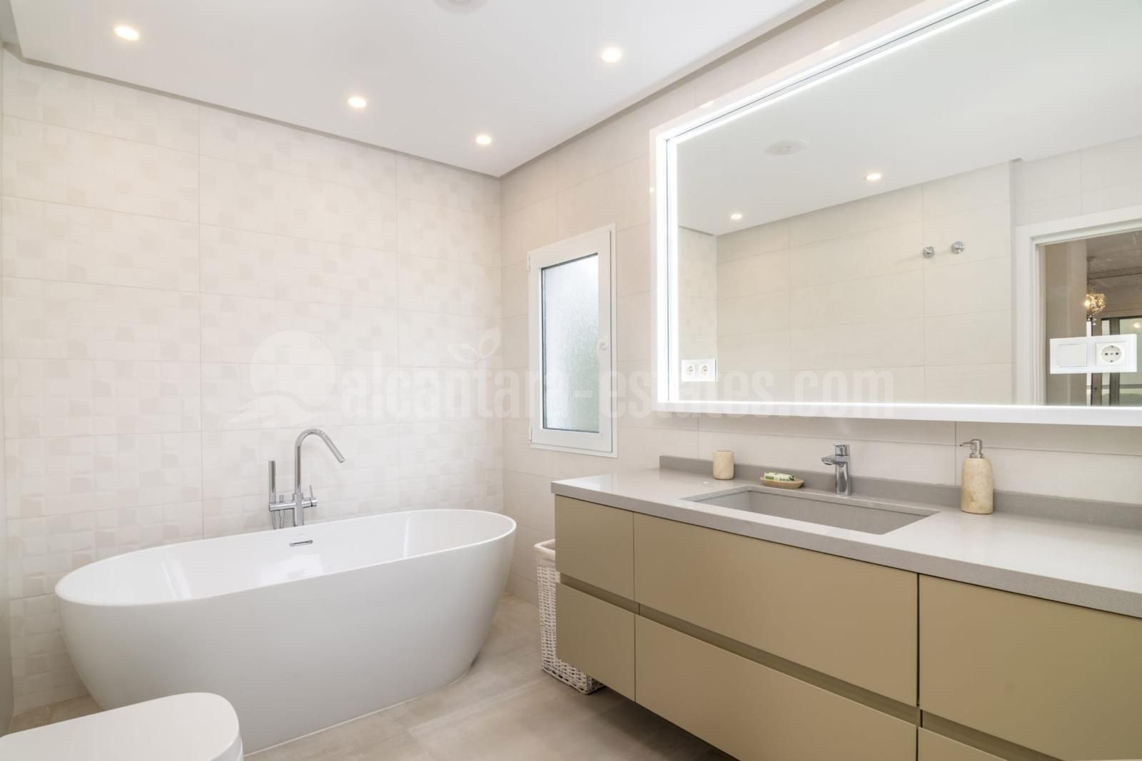 Atico Duplex en Villa Marina, Marbella