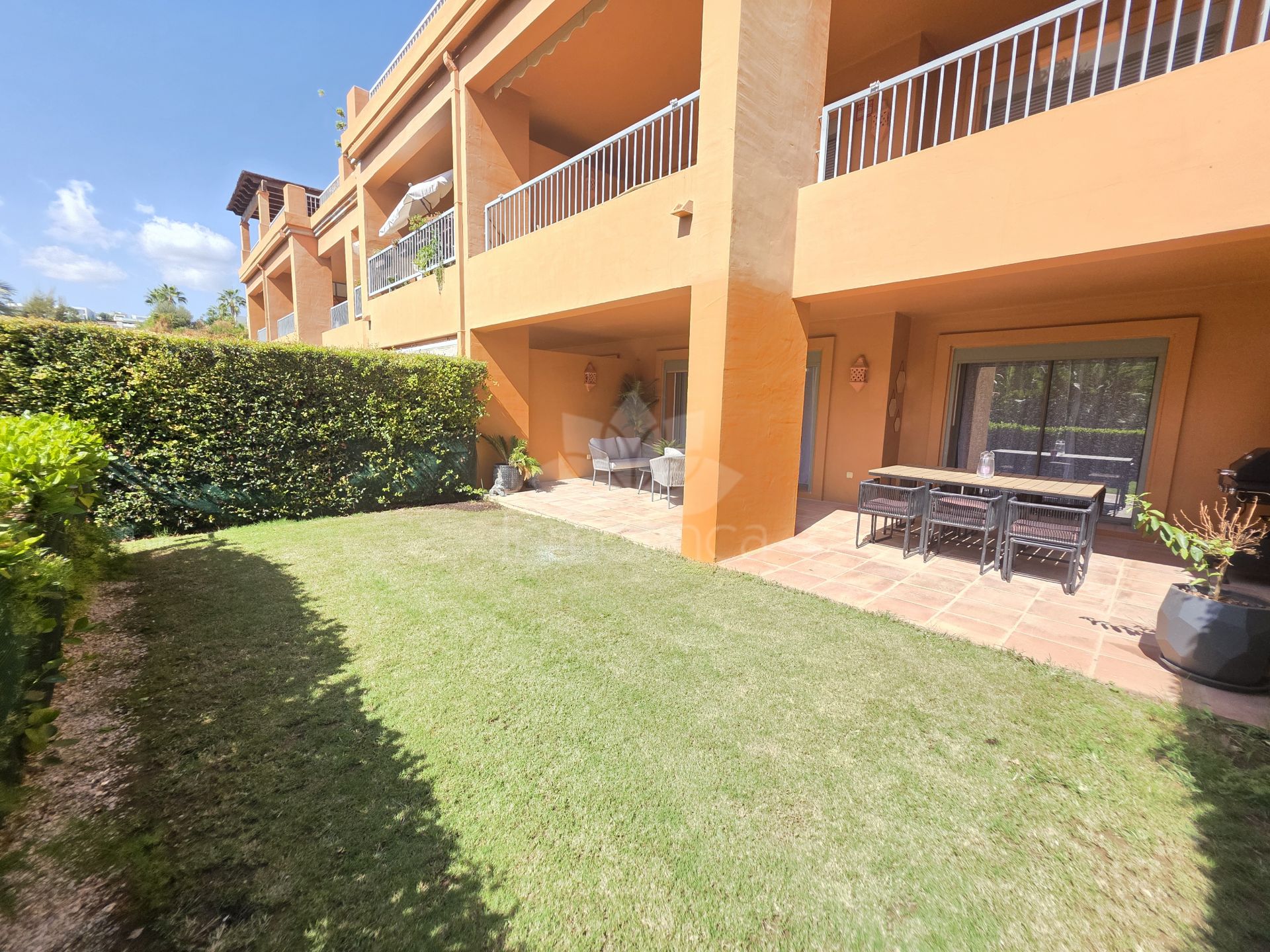 Ground Floor Apartment in Benatalaya, Estepona