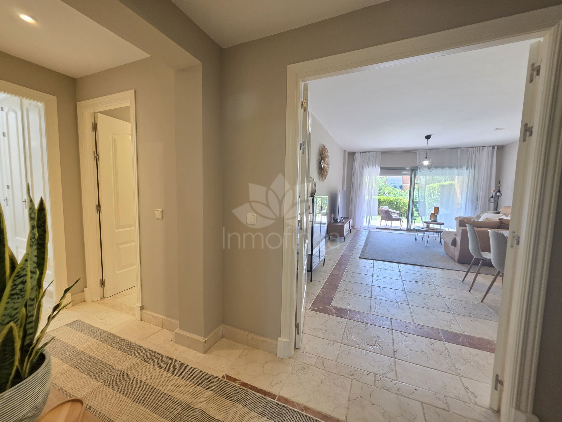 Ground Floor Apartment in Benatalaya, Estepona