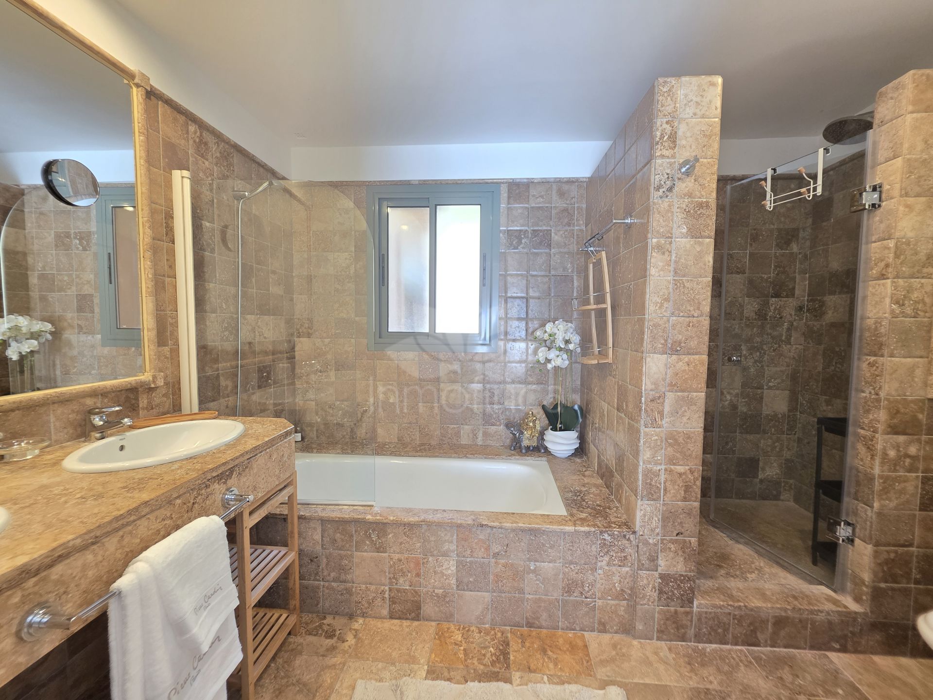 Ground Floor Apartment in Benatalaya, Estepona