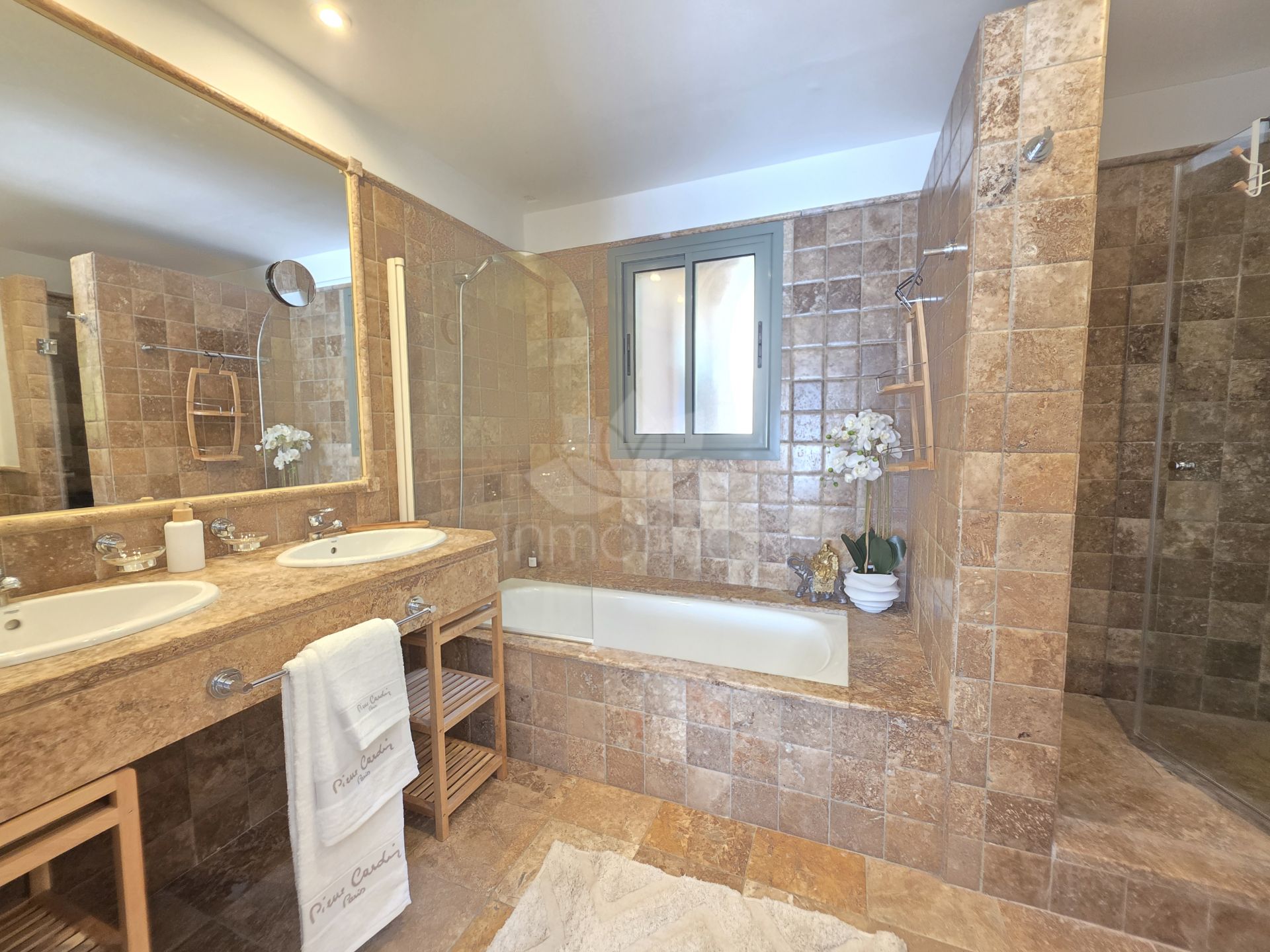 Ground Floor Apartment in Benatalaya, Estepona