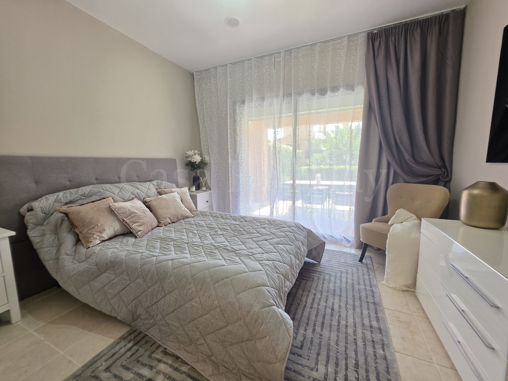 Apartamento Planta Baja en Benatalaya, Estepona