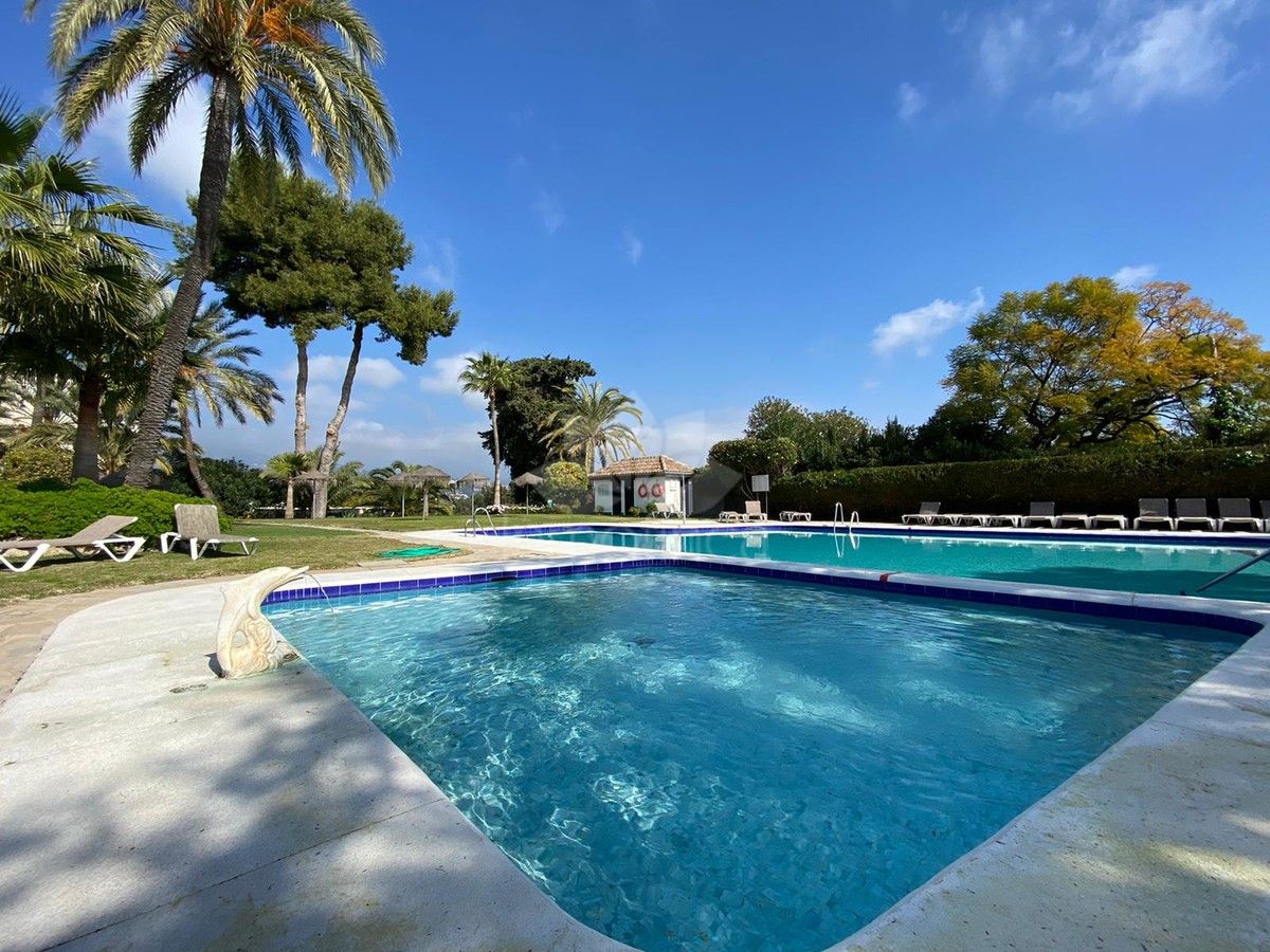 Apartamento en Atalaya Golf, Estepona