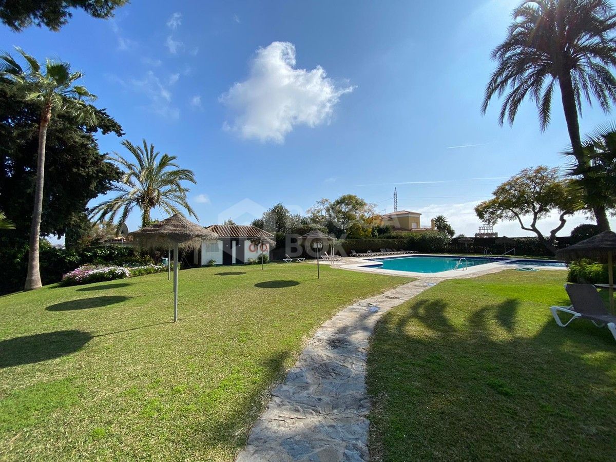 Apartment for sale in Atalaya Golf, Estepona East