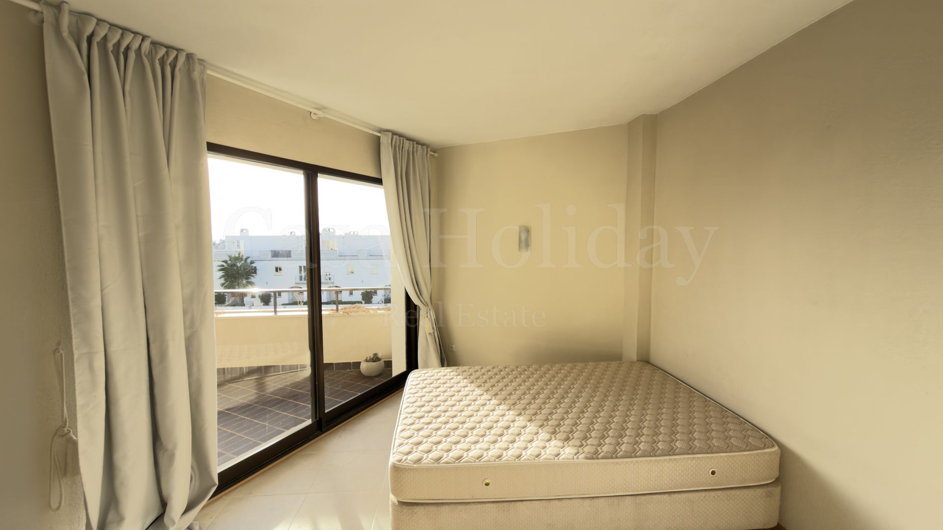 Apartamento en Atalaya Golf, Estepona