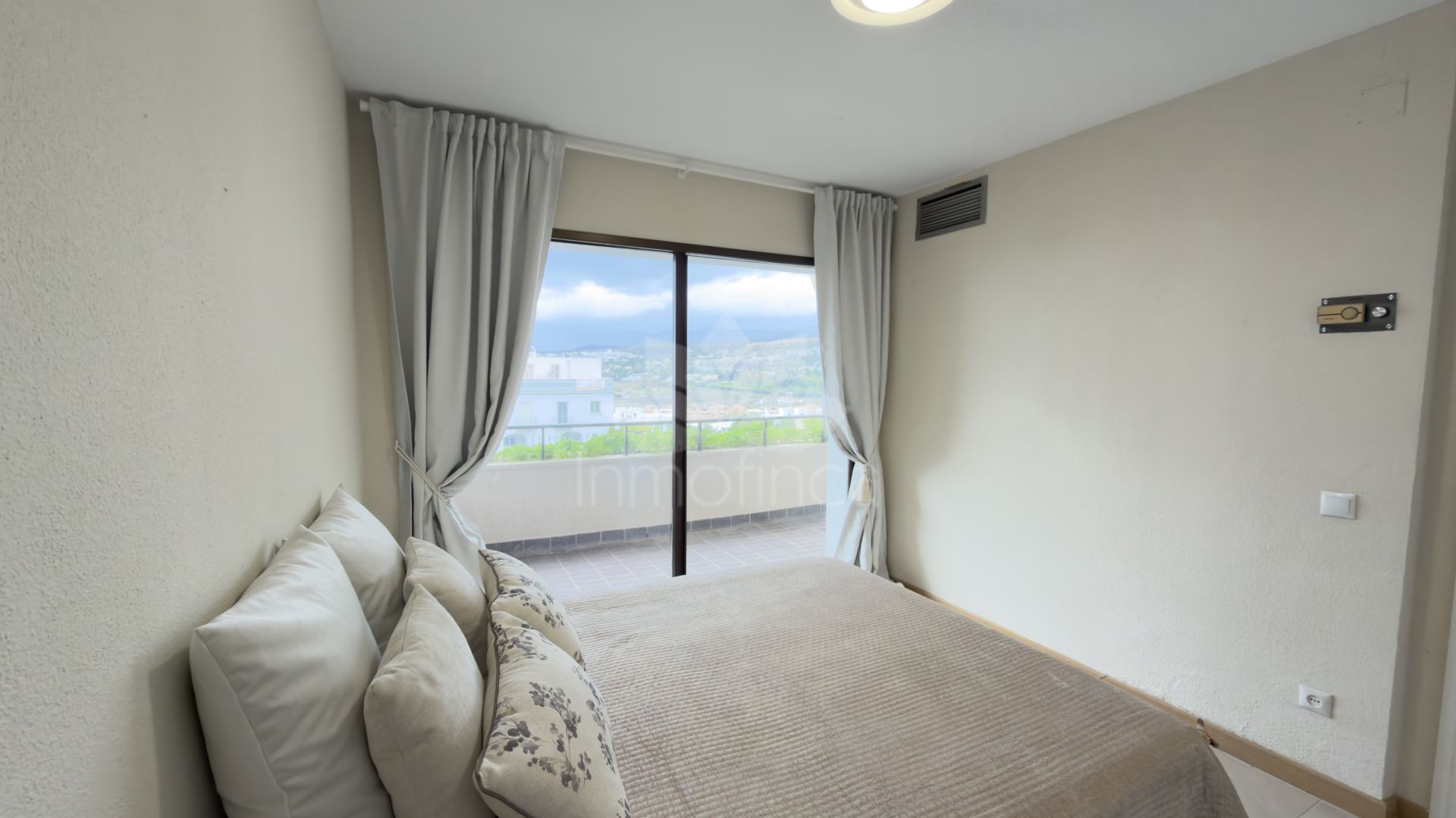 Apartamento en Atalaya Golf, Estepona