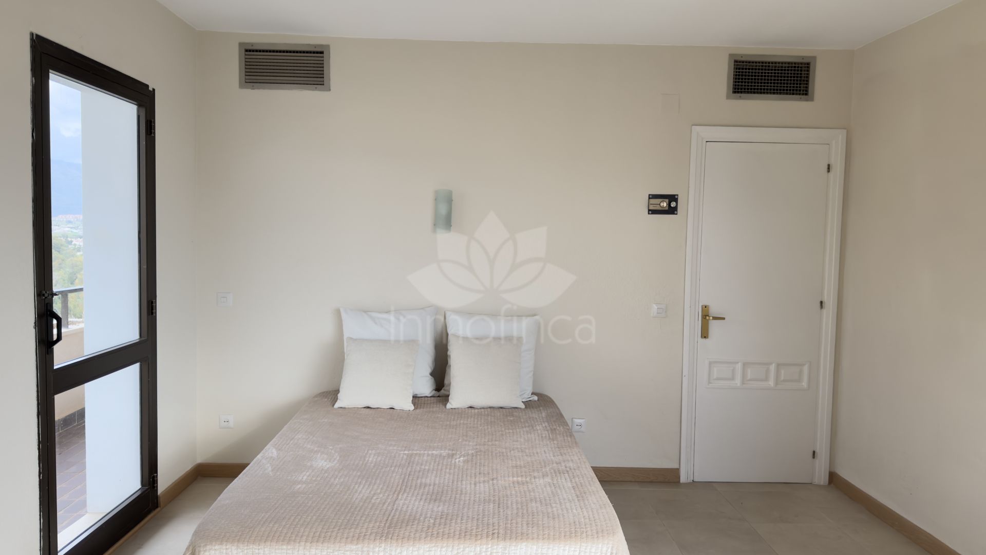 Apartamento en Atalaya Golf, Estepona