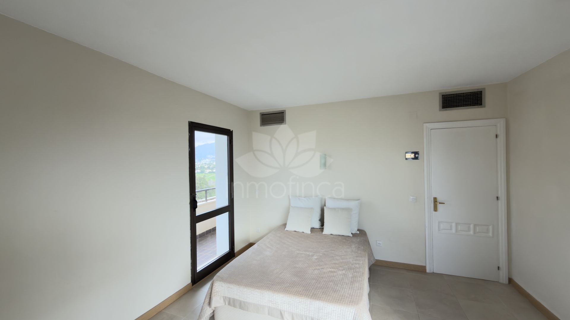 Apartamento en Atalaya Golf, Estepona