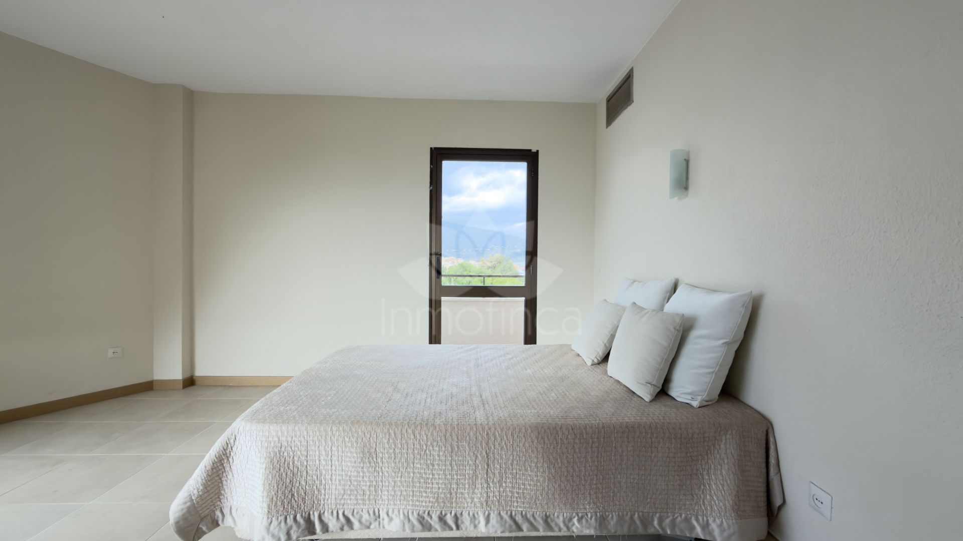 Apartamento en Atalaya Golf, Estepona