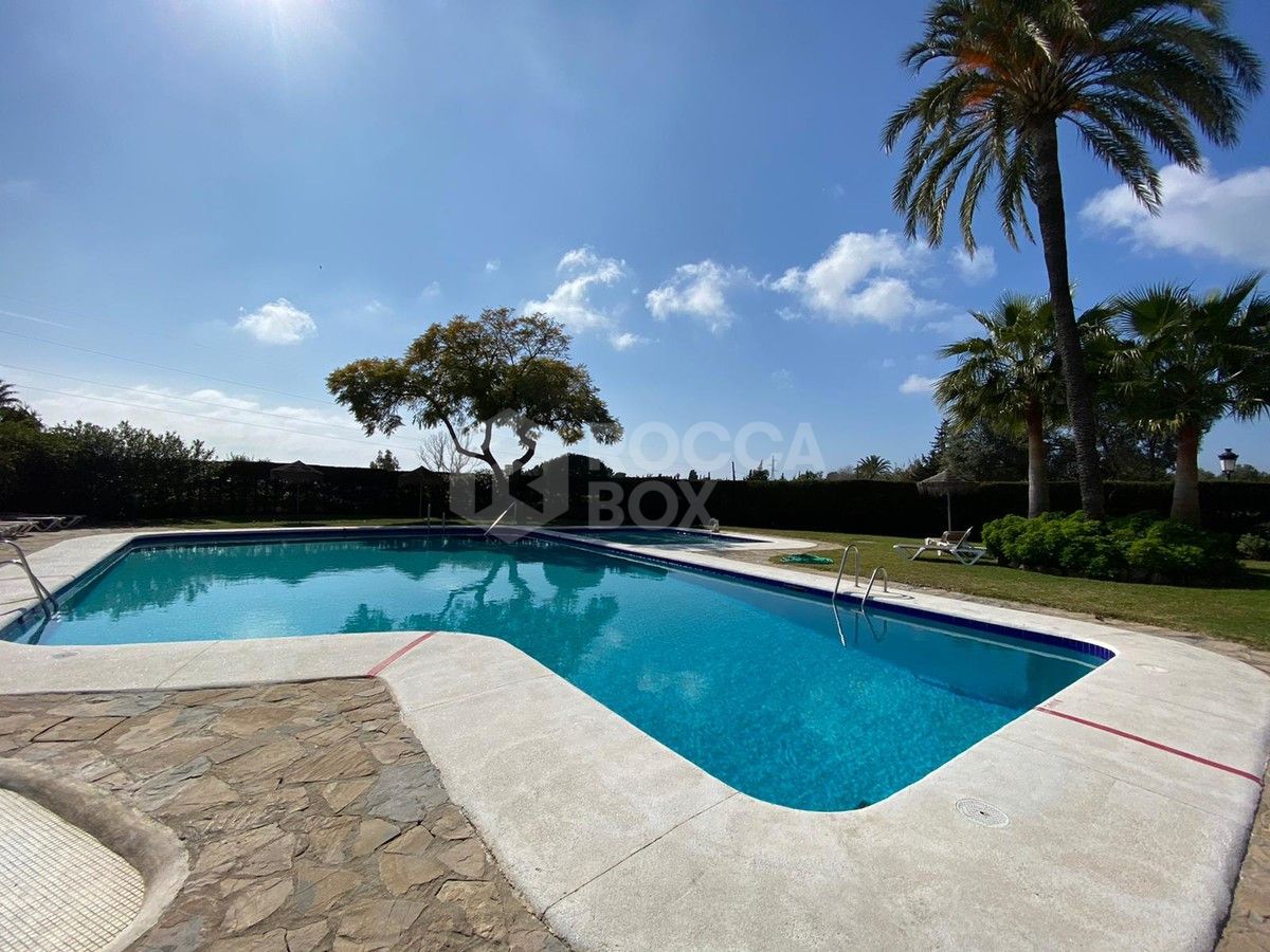 Apartment for sale in Atalaya Golf, Estepona East