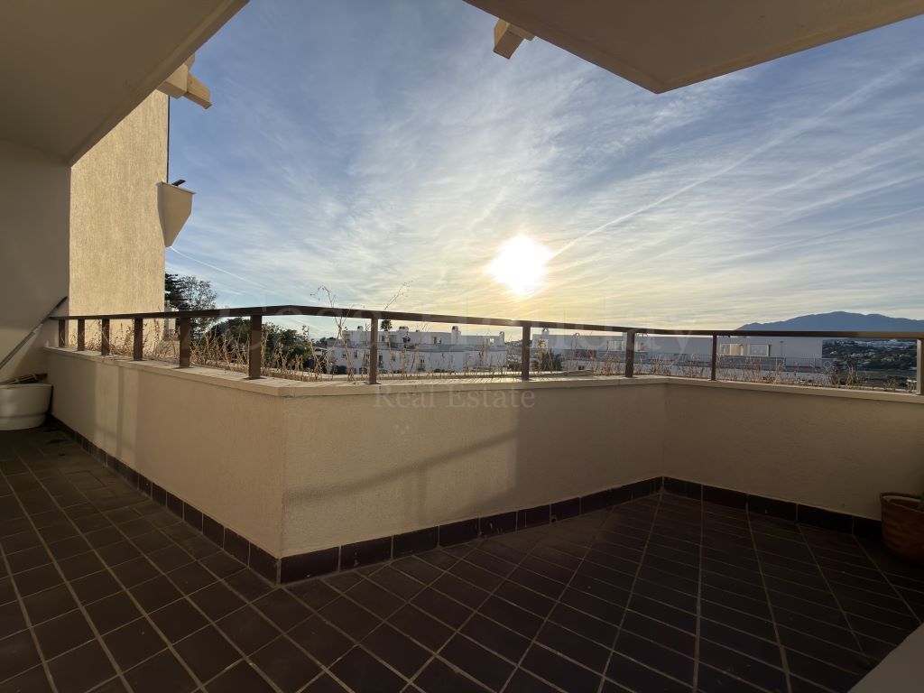 Apartamento en Atalaya Golf, Estepona