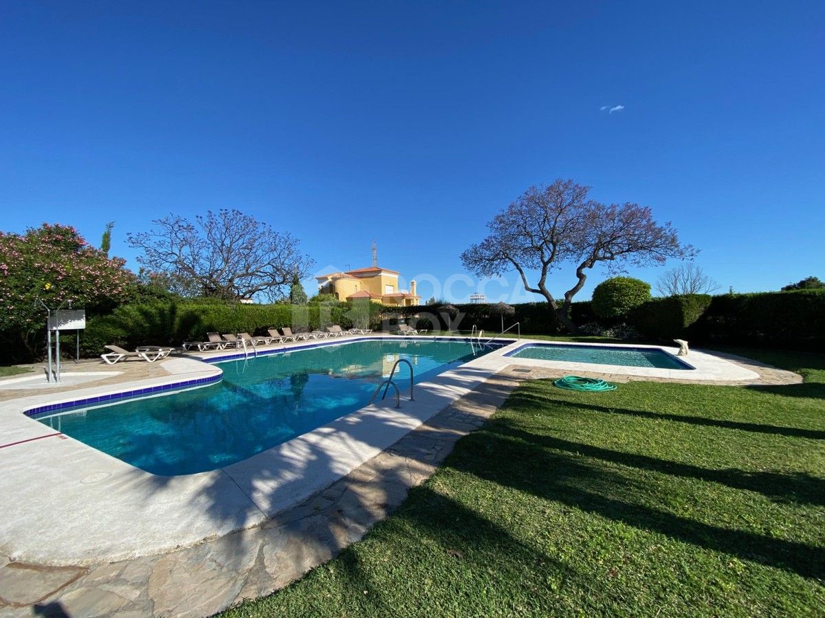 Apartment for sale in Atalaya Golf, Estepona East