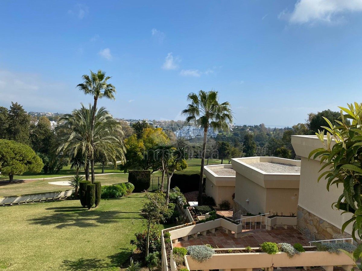 Apartamento en Atalaya Golf, Estepona