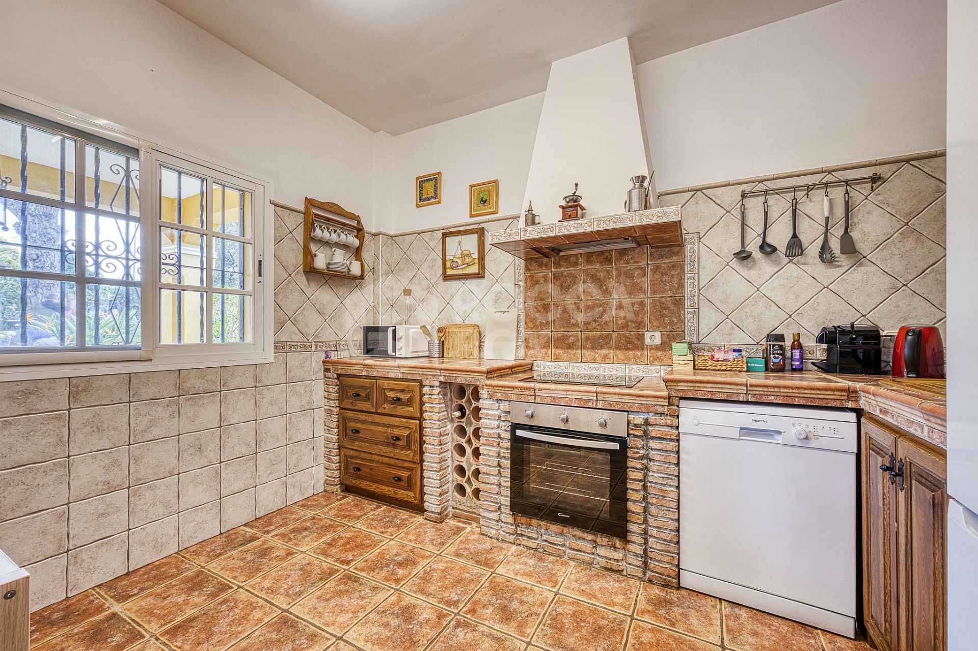 Independent Mediterranean-Style Villa Just 900 m from the Beach – Marbella East