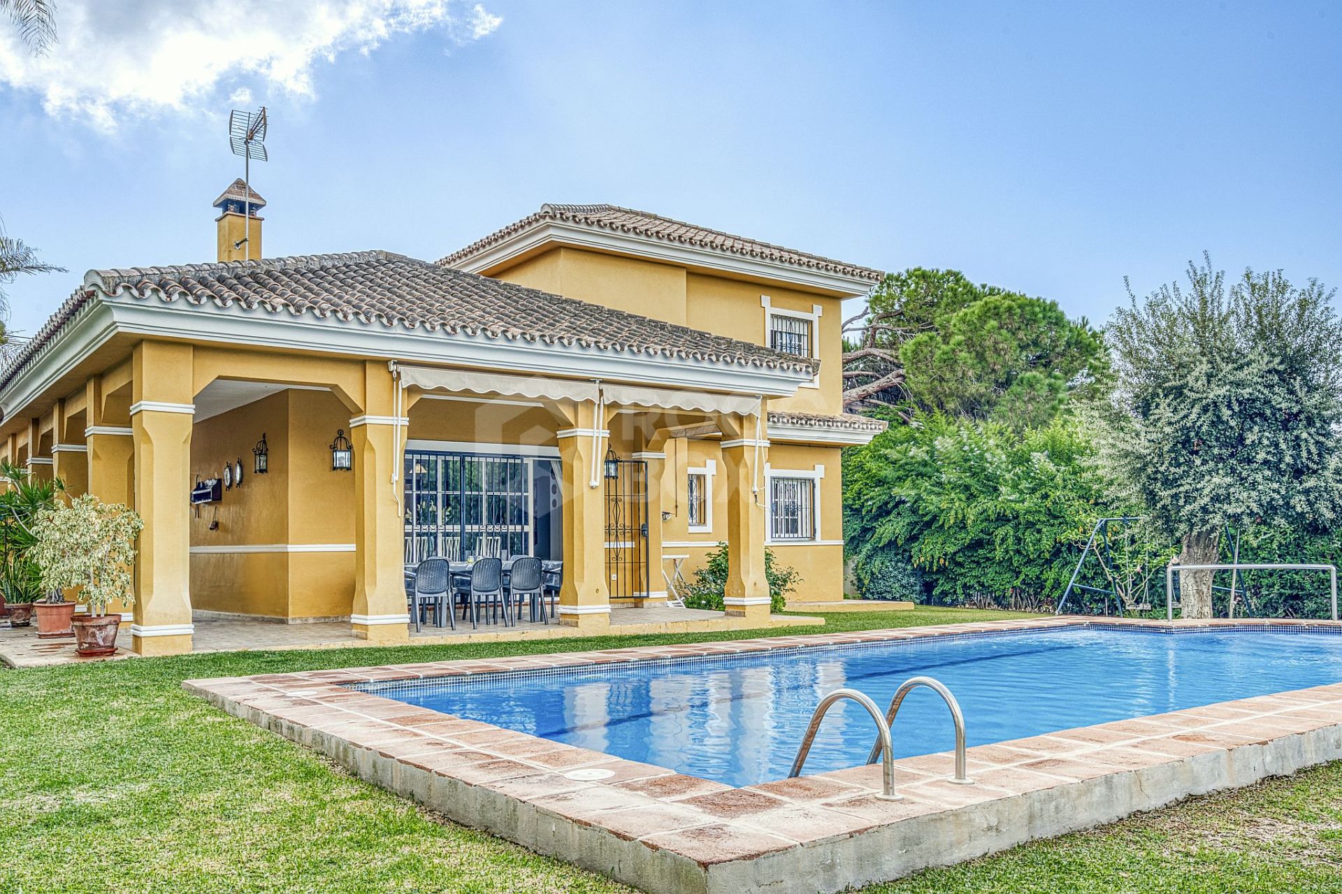 Independent Mediterranean-Style Villa Just 900 m from the Beach – Marbella East