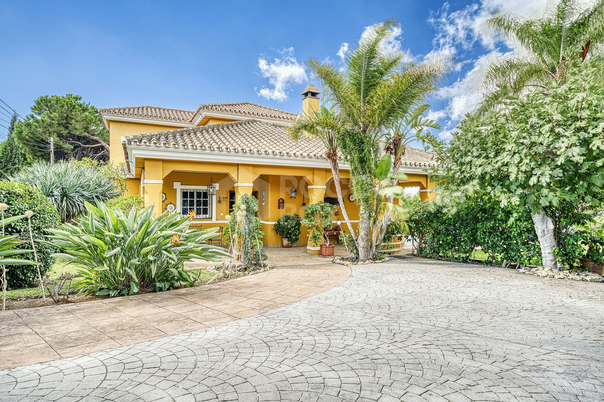 Independent Mediterranean-Style Villa Just 900 m from the Beach – Marbella East