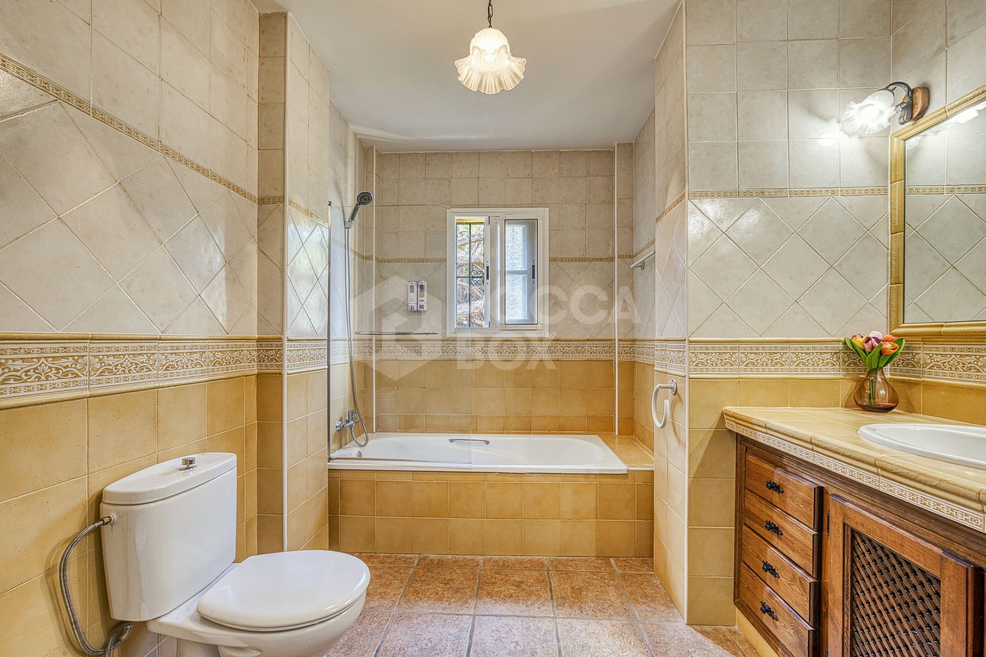 Independent Mediterranean-Style Villa Just 900 m from the Beach – Marbella East