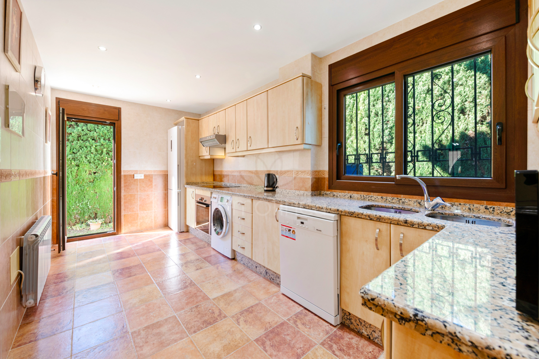 Villa in Atalaya, Estepona