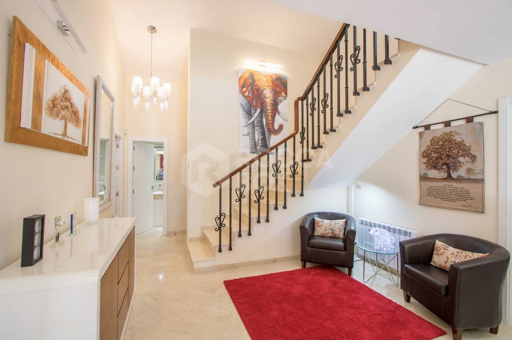 Luxury and Space in Atalaya, Estepona: Exceptional 5-Bedroom Villa for Sale