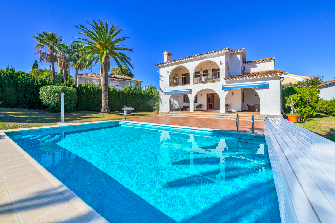 Villa in Atalaya, Estepona