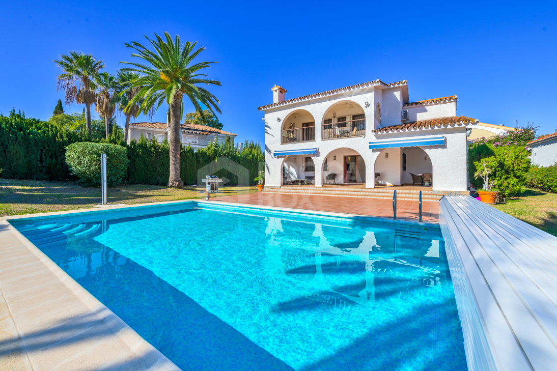 Luxury and Space in Atalaya, Estepona: Exceptional 5-Bedroom Villa for Sale