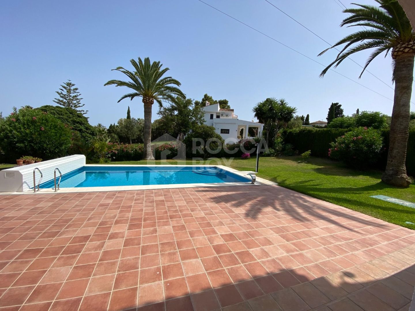Luxury and Space in Atalaya, Estepona: Exceptional 5-Bedroom Villa for Sale