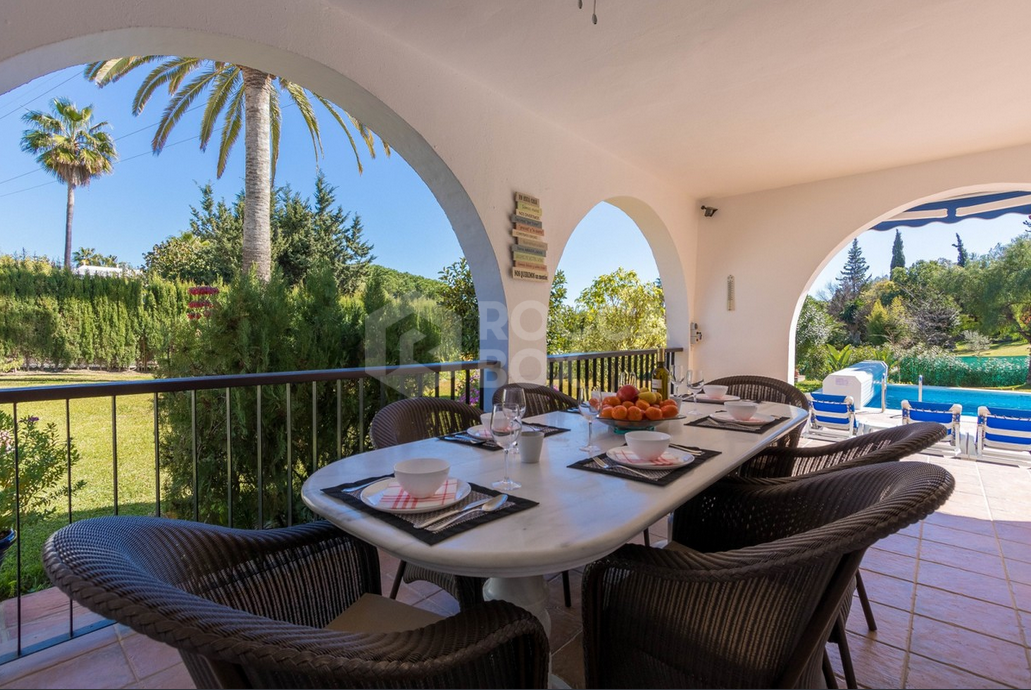 Luxury and Space in Atalaya, Estepona: Exceptional 5-Bedroom Villa for Sale