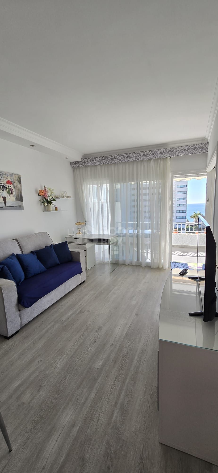 Stunning Front Line Beach Apartment with Panoramic Sea Views