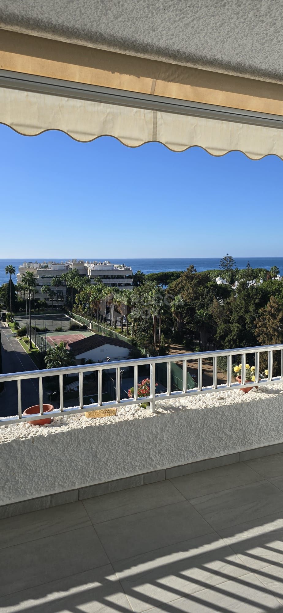 Stunning Front Line Beach Apartment with Panoramic Sea Views