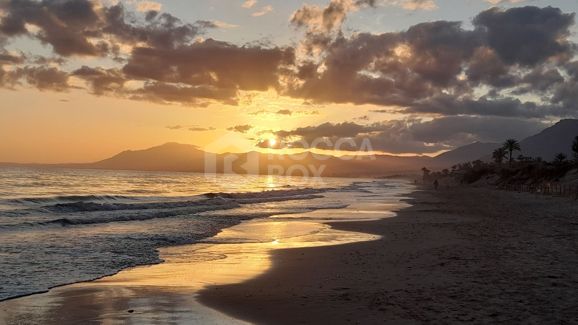 Stunning Front Line Beach Apartment with Panoramic Sea Views