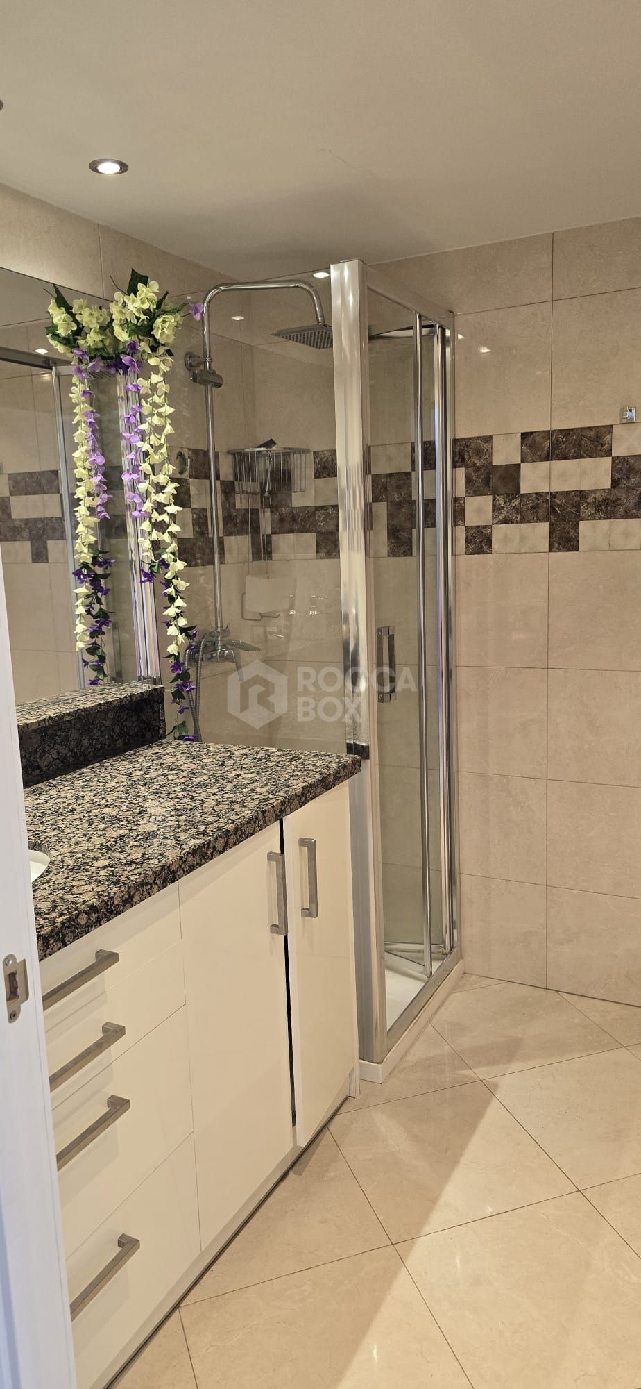 Stunning Front Line Beach Apartment with Panoramic Sea Views