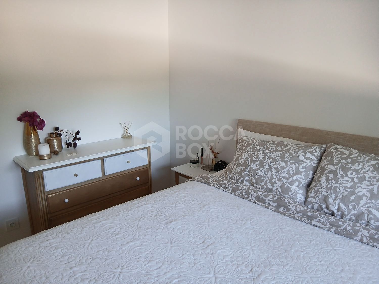 Luxury New-Build Apartment with High-End Facilities and Prime Location