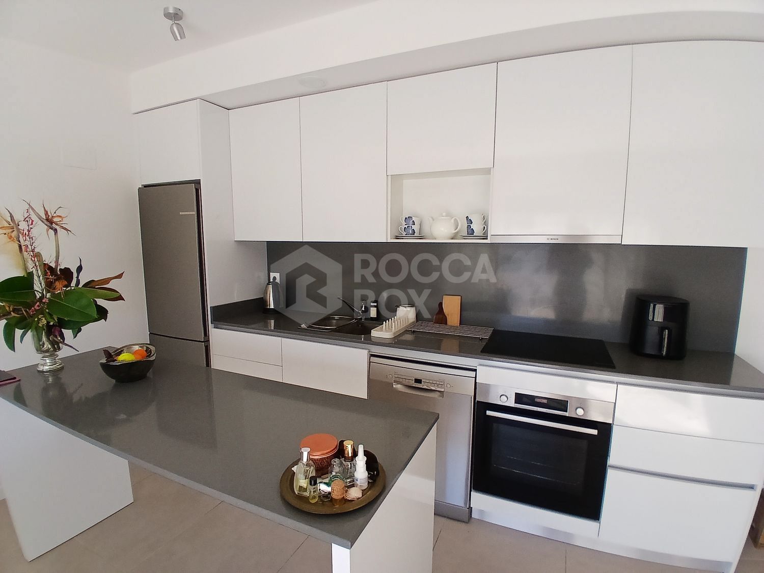 Luxury New-Build Apartment with High-End Facilities and Prime Location