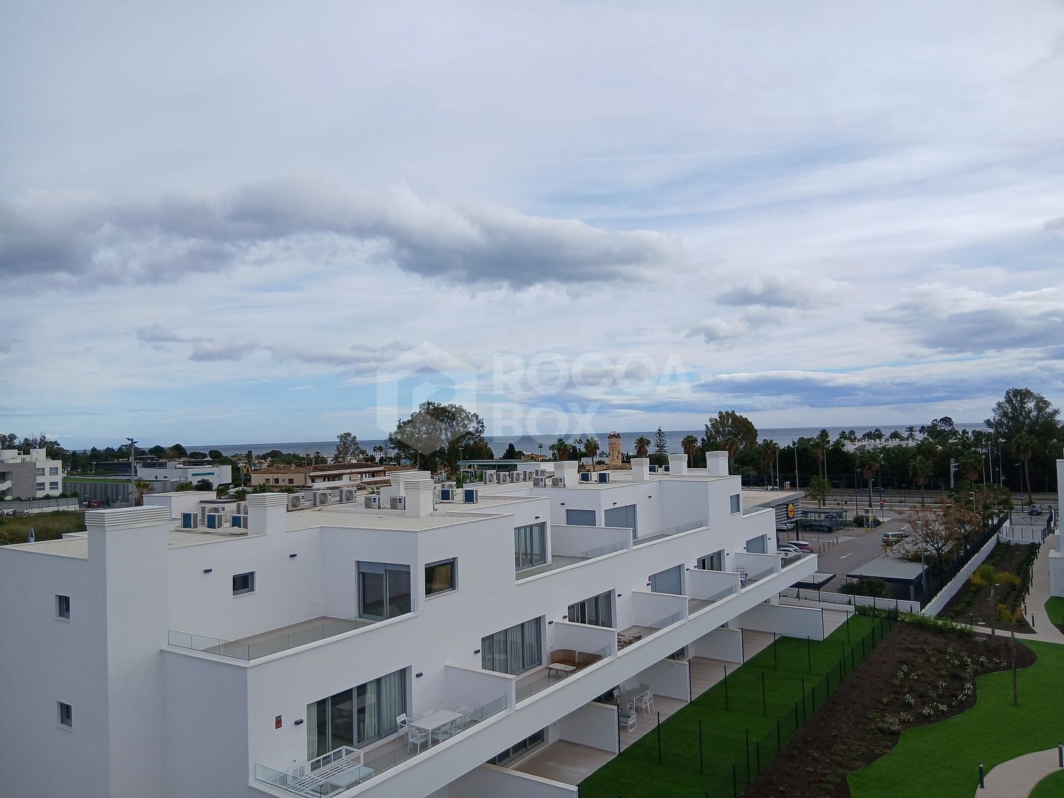 Luxury New-Build Apartment with High-End Facilities and Prime Location