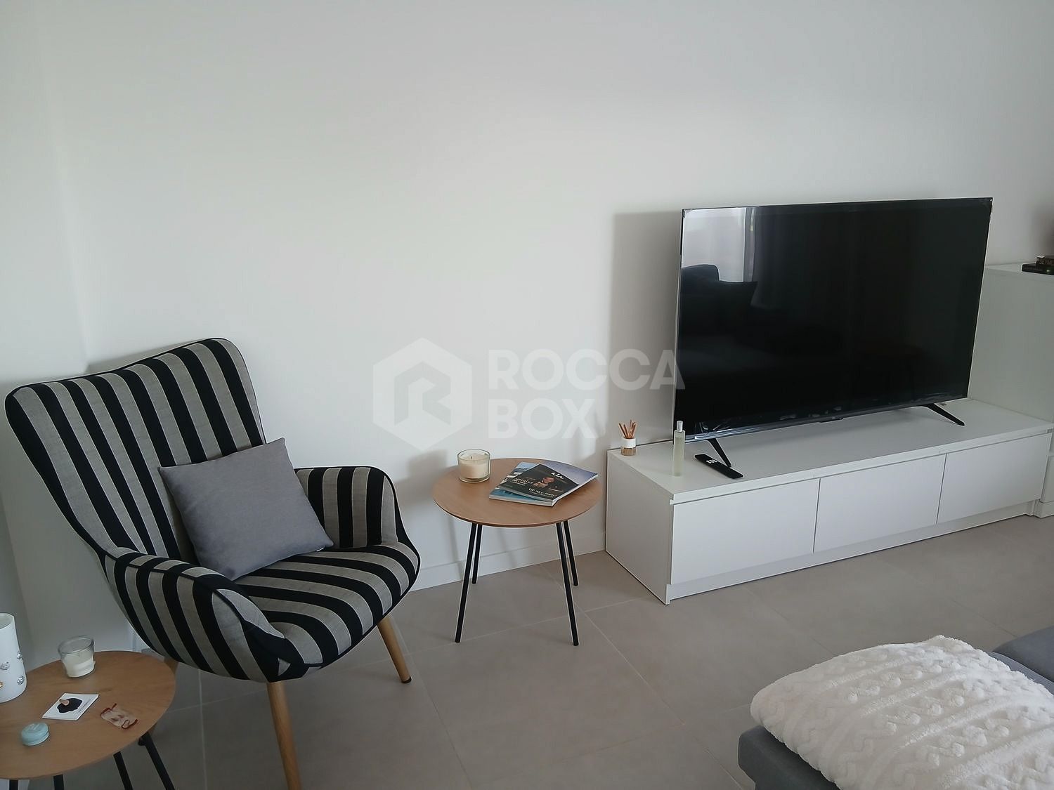 Luxury New-Build Apartment with High-End Facilities and Prime Location