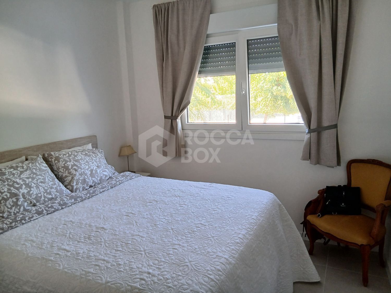 Luxury New-Build Apartment with High-End Facilities and Prime Location