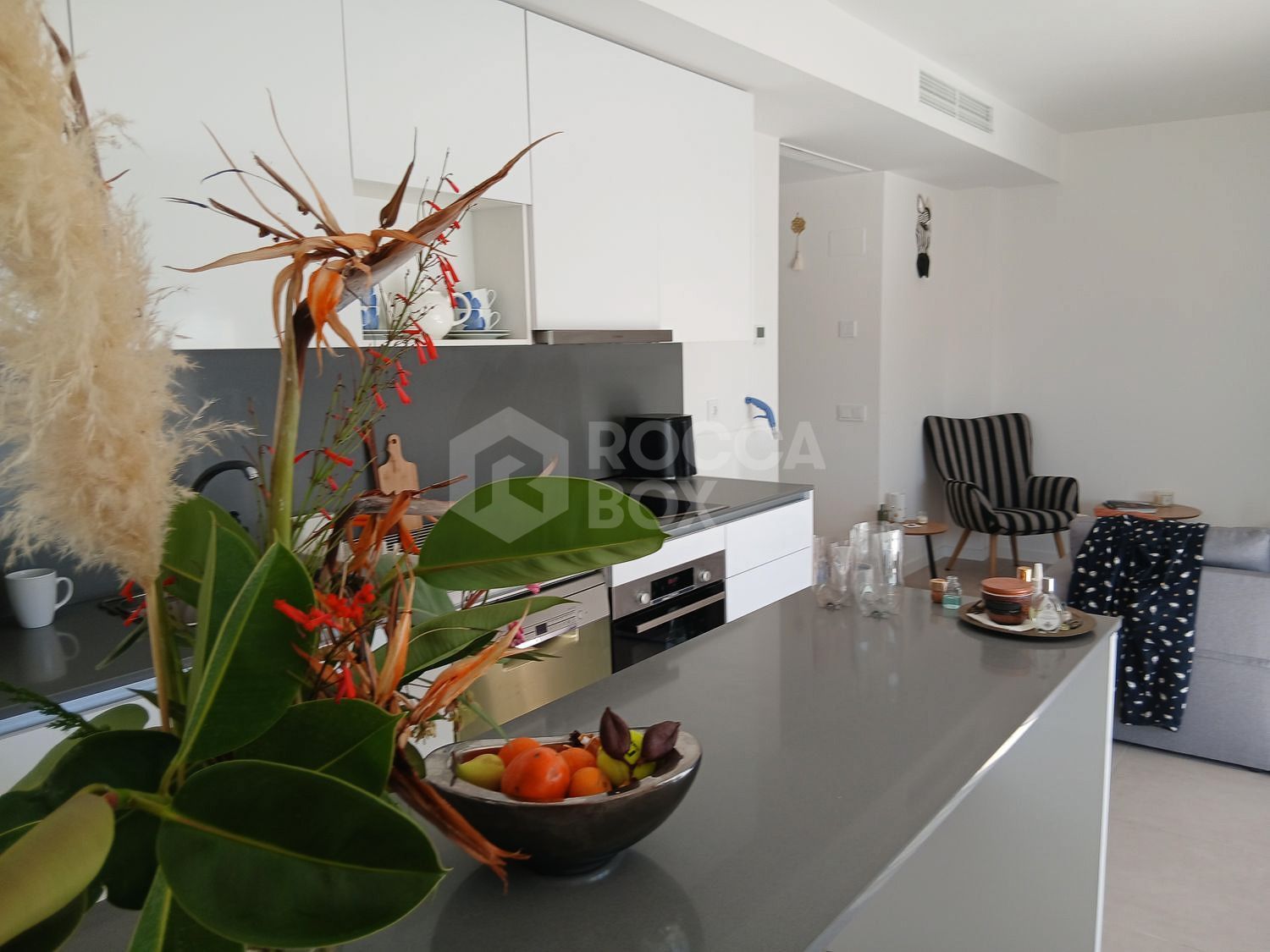 Luxury New-Build Apartment with High-End Facilities and Prime Location