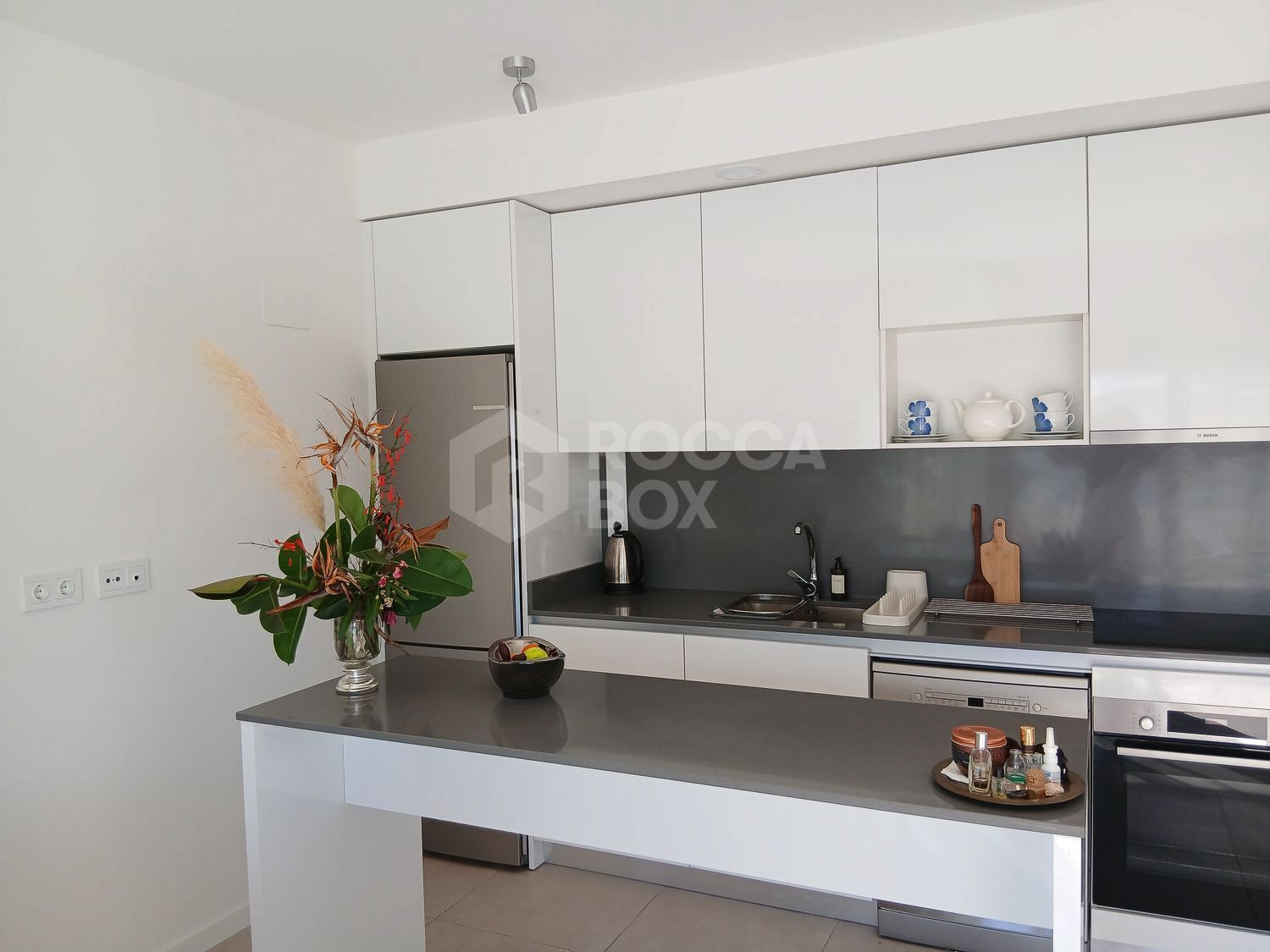 Luxury New-Build Apartment with High-End Facilities and Prime Location