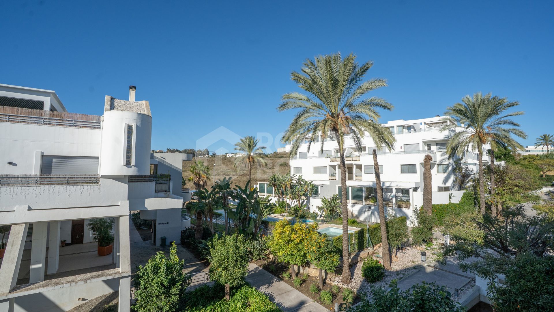 Exquisite Luxury Apartment with Expansive Terrace and Smart Home Features