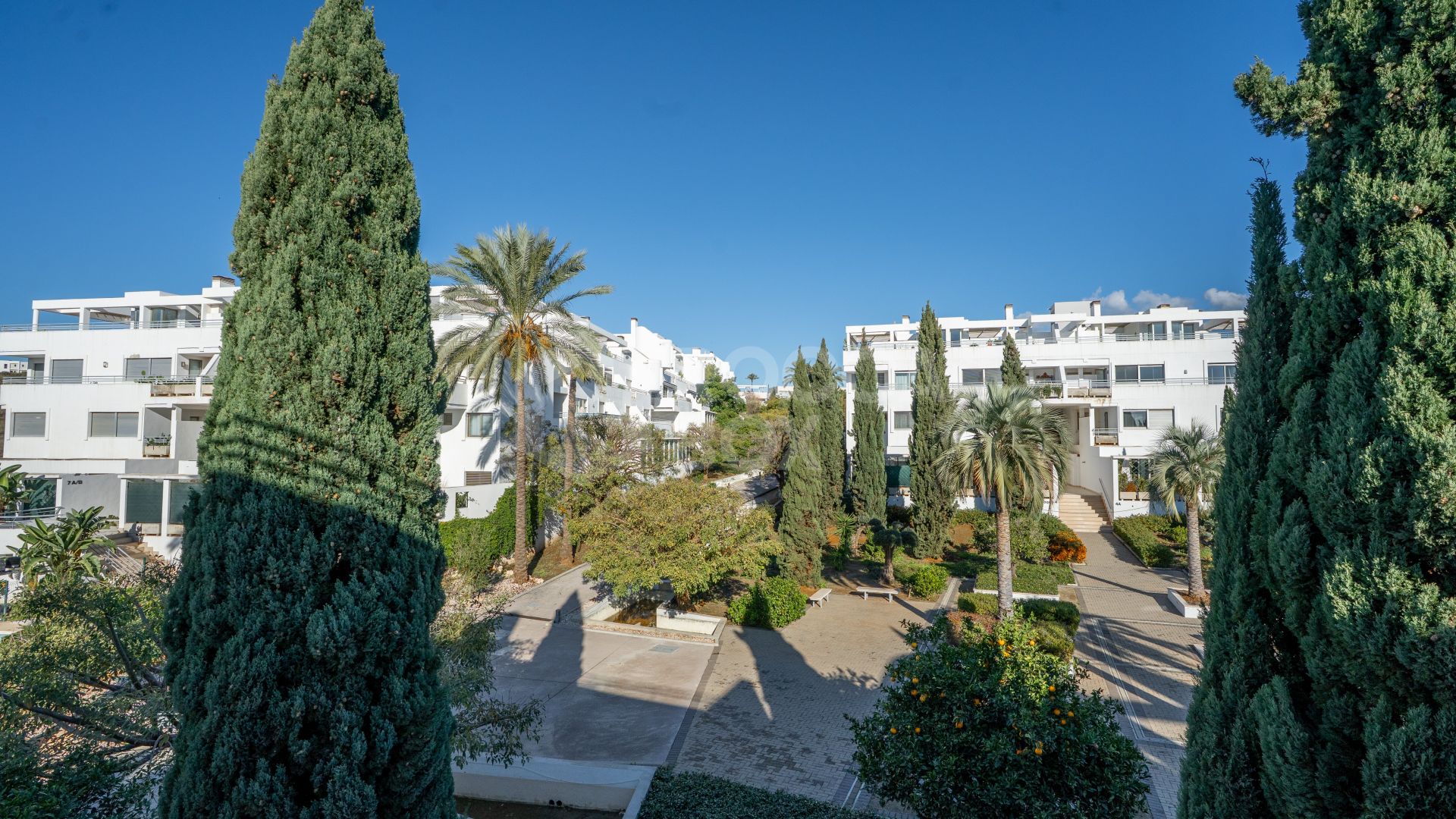 Exquisite Luxury Apartment with Expansive Terrace and Smart Home Features