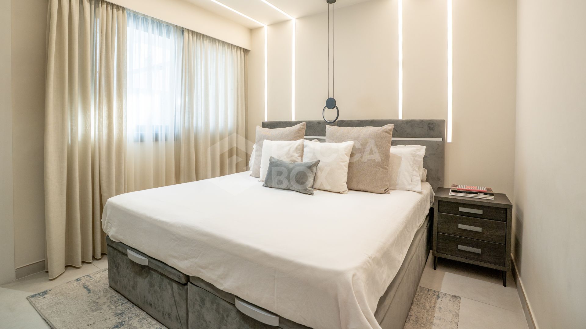 Exquisite Luxury Apartment with Expansive Terrace and Smart Home Features