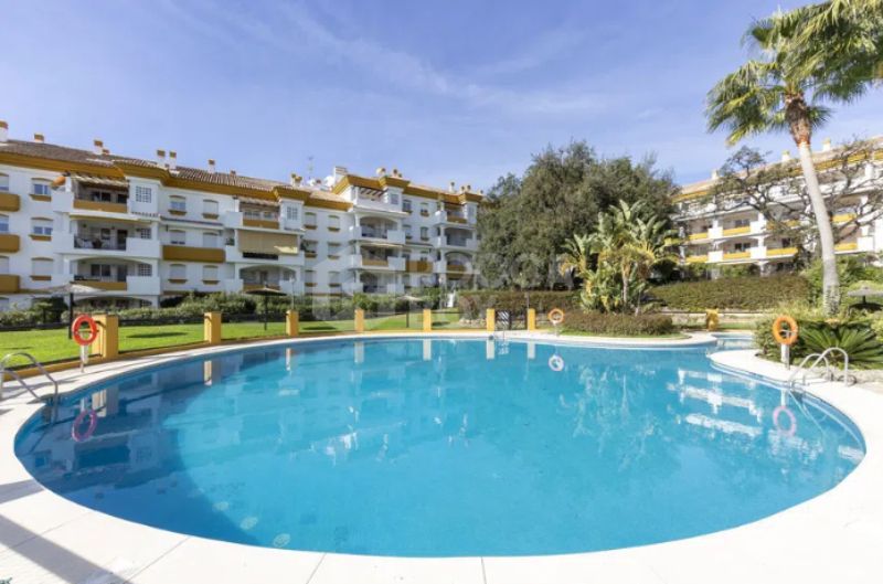 Apartment with Sea Views on Marbella’s Prestigious Golden Mile