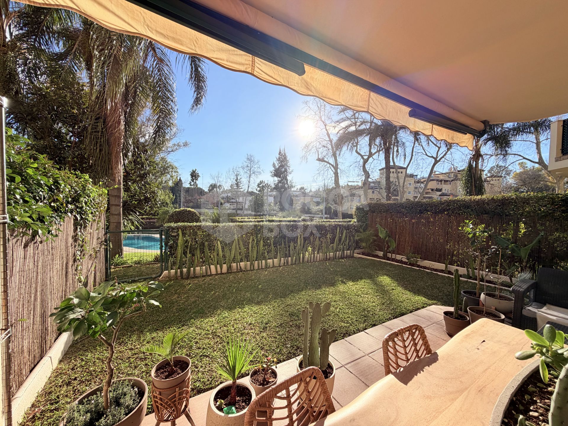 Guadalcántara Golf | Renovated ground floor apartment with private garden | Balay Crystal kitchen | 24-hour security